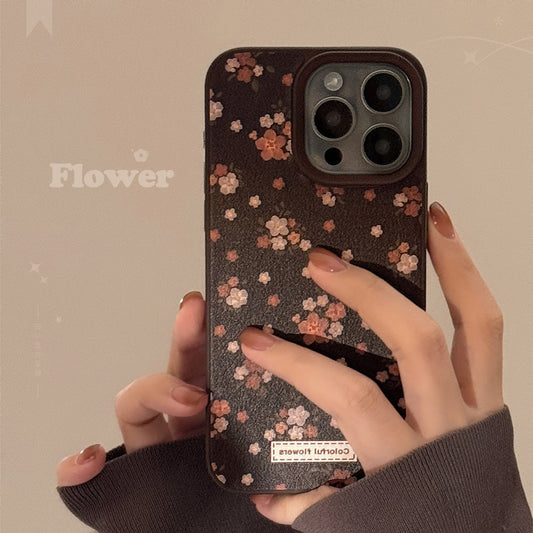 Warm brown gentle small floral iPhone16 mobile phone case Apple 17Pro leather 16 suitable for 13 autumn and winter max retro