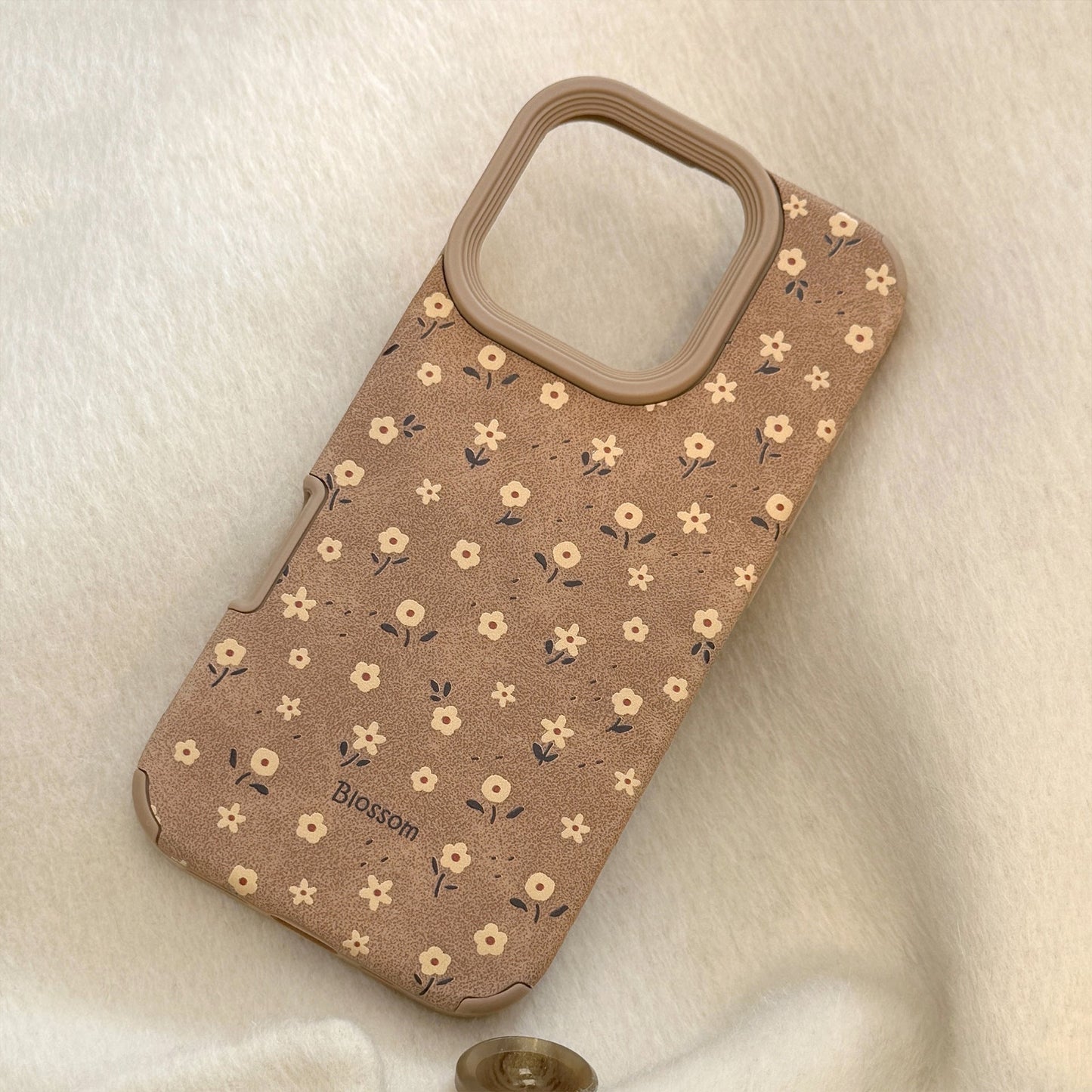 Autumn small flowers are suitable for iphone16 Apple 17promax mobile phone case 15 retro 14 suede 13 generation hair