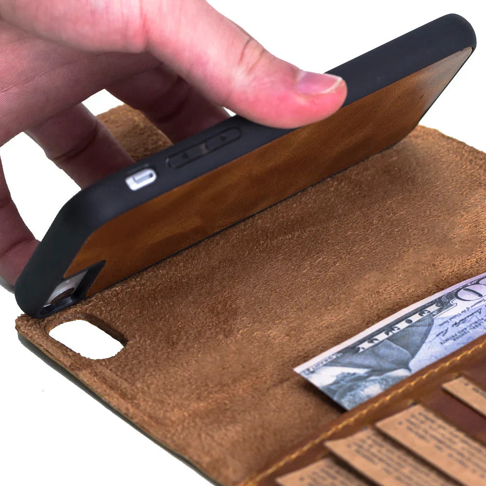 Santa iPhone SE / 8 / 7 Leather Detachable Wallet Case